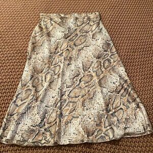🤍 Vero Moda snakeskin skirt 🤍